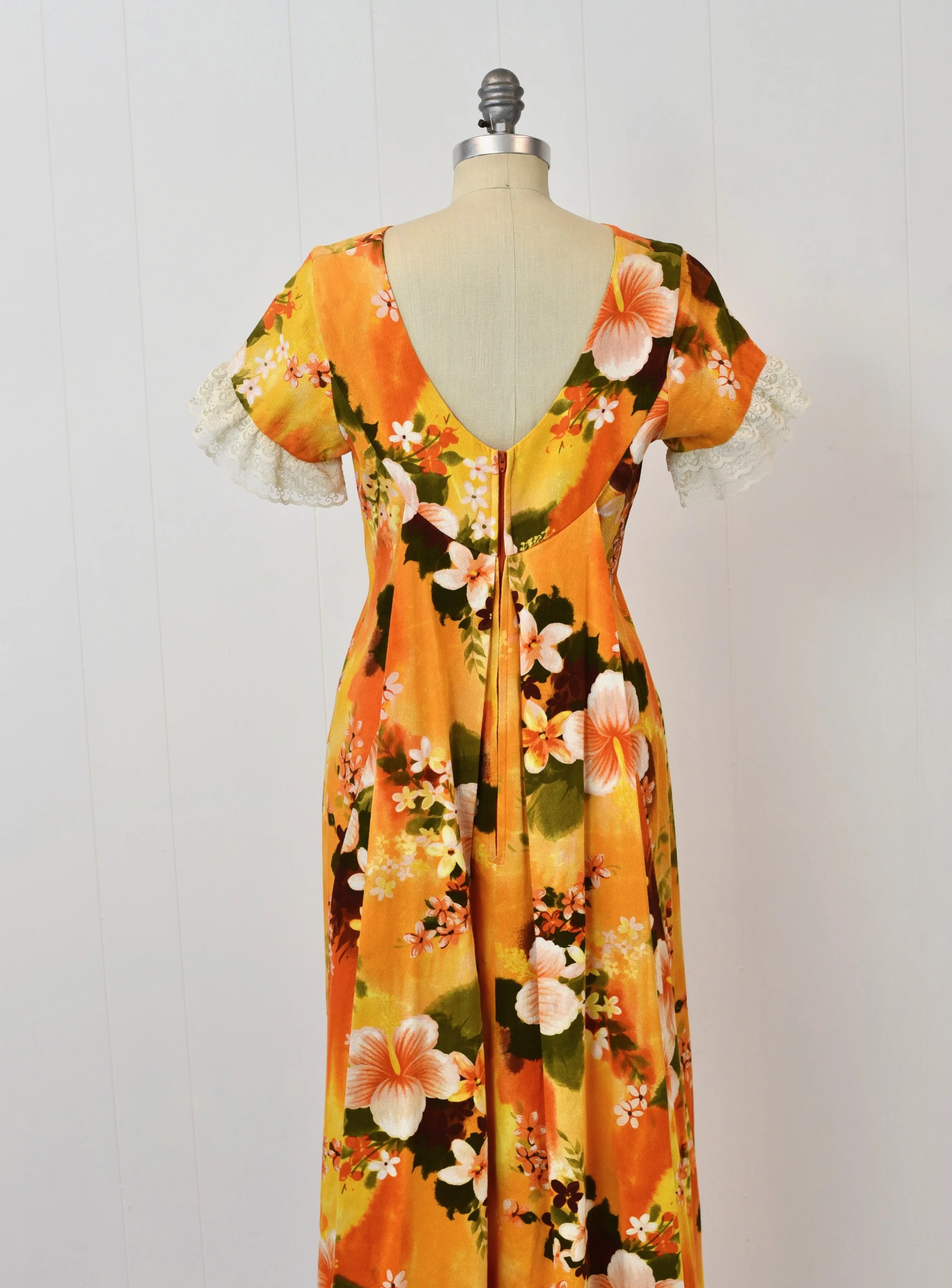 1960s Ui-Maikai Orange Hibiscus Floral Hawaiian Lace Waterfall